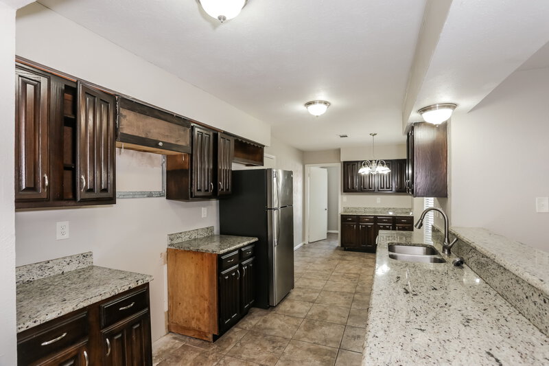 2,185/Mo, 626 Redwood Dr Grand Prairie, TX 75052 Kitchen View