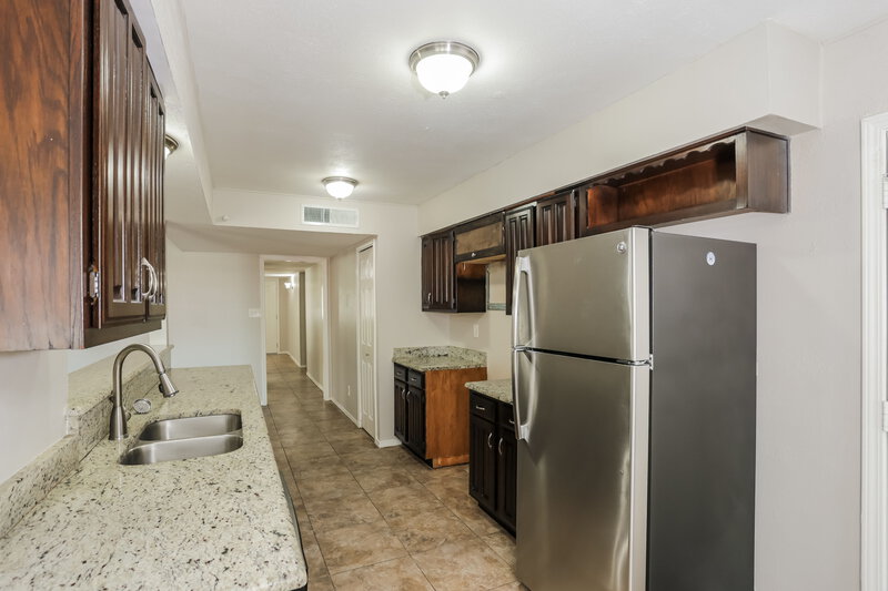 2,185/Mo, 626 Redwood Dr Grand Prairie, TX 75052 Kitchen View 2