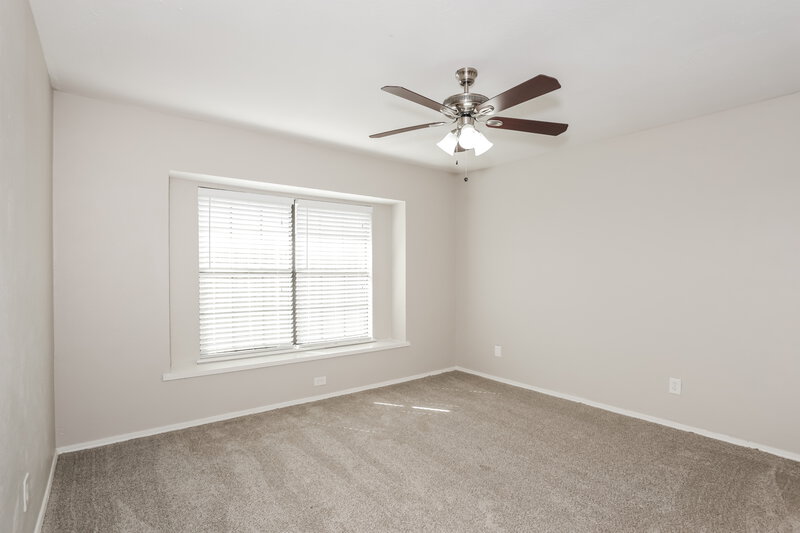 2,185/Mo, 626 Redwood Dr Grand Prairie, TX 75052 Main Bedroom View