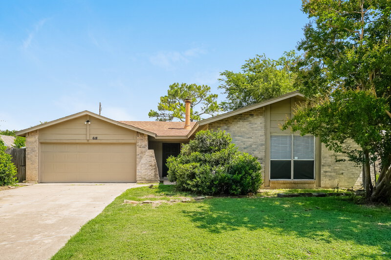 0/Mo, 618 Thornwood Trail Grand Prairie, TX 75052 External View