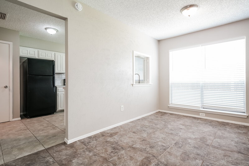 0/Mo, 618 Thornwood Trail Grand Prairie, TX 75052 Dining Room View