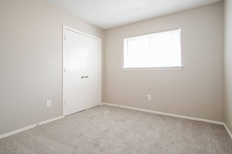 0/Mo, 618 Thornwood Trail Grand Prairie, TX 75052 Bedroom View 2