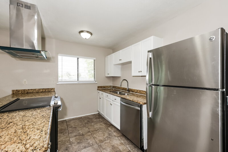 2,135/Mo, 1522 Independence Trail Grand Prairie, TX 75052 Kitchen View