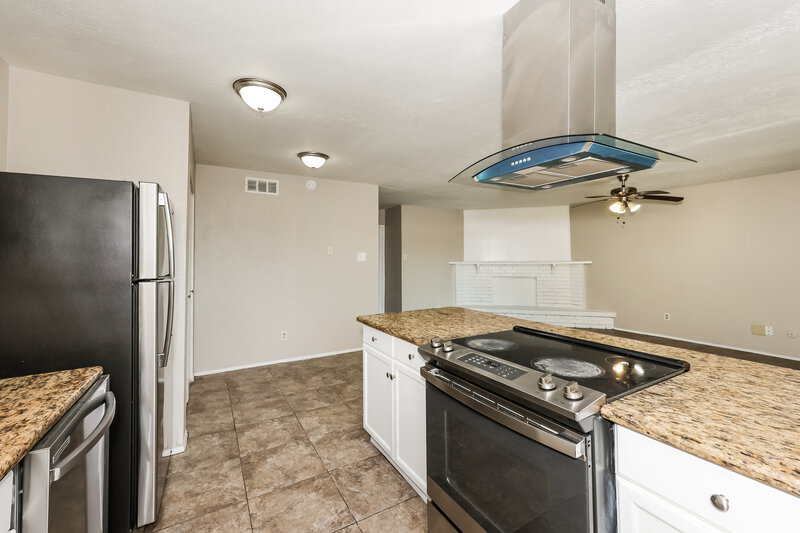 2,135/Mo, 1522 Independence Trail Grand Prairie, TX 75052 Kitchen View 2