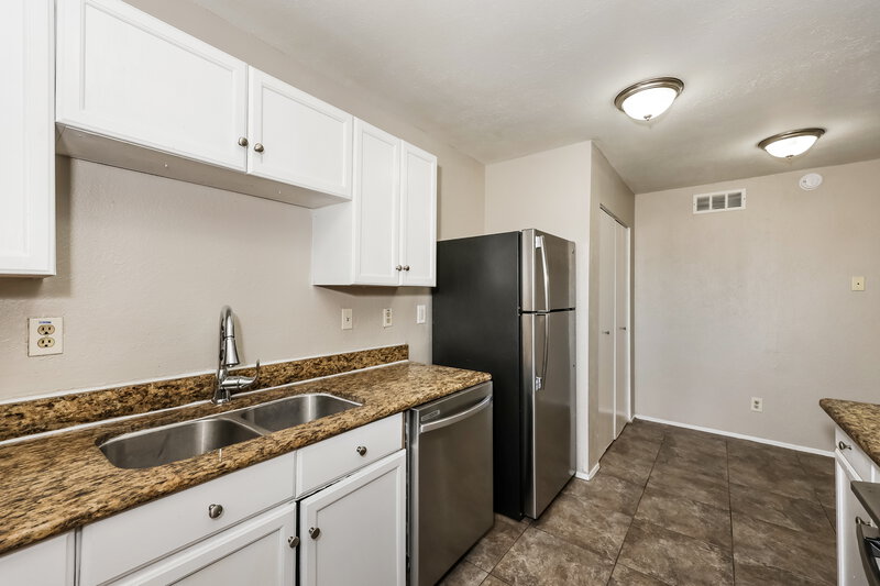 2,135/Mo, 1522 Independence Trail Grand Prairie, TX 75052 Kitchen View 3