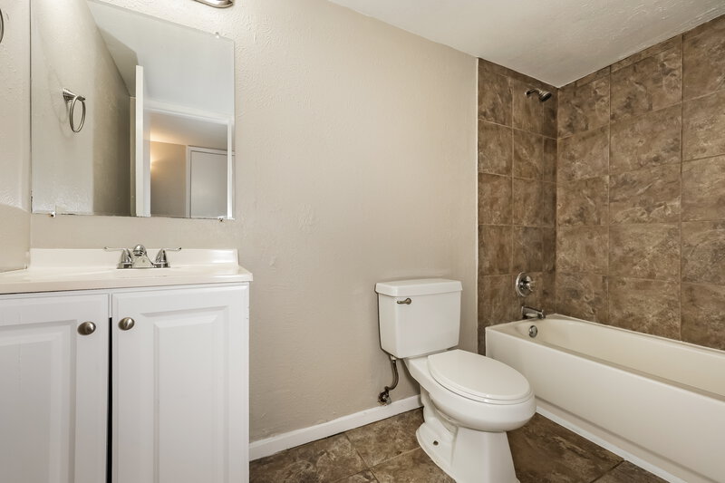 2,135/Mo, 1522 Independence Trail Grand Prairie, TX 75052 Bathroom View