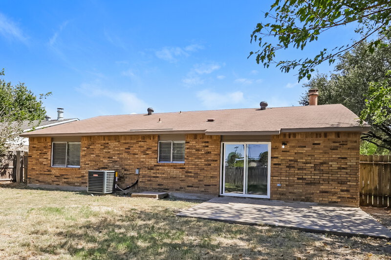 2,135/Mo, 1522 Independence Trail Grand Prairie, TX 75052 Rear View