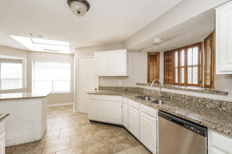 2,640/Mo, 2661 Danberry Ln Grand Prairie, TX 75052 Kitchen View