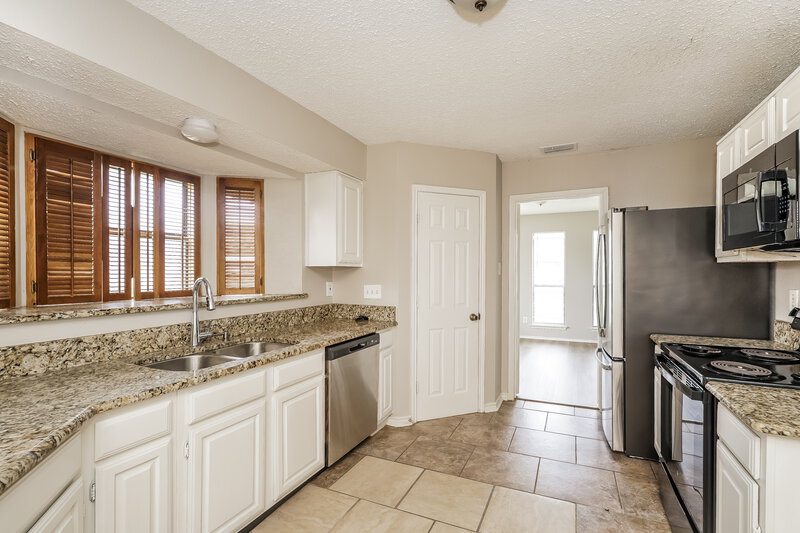 2,640/Mo, 2661 Danberry Ln Grand Prairie, TX 75052 Kitchen View 2