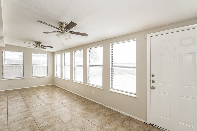 2,640/Mo, 2661 Danberry Ln Grand Prairie, TX 75052 Sun Room View