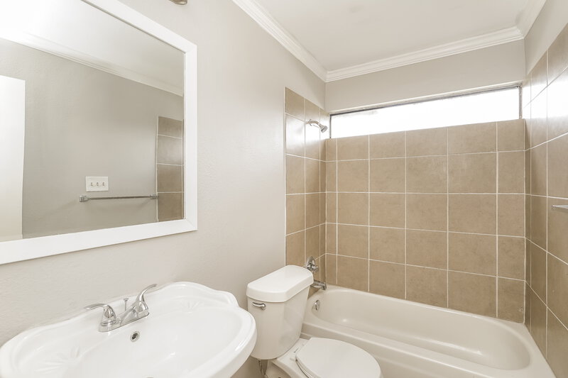 2,640/Mo, 2661 Danberry Ln Grand Prairie, TX 75052 Bathroom View