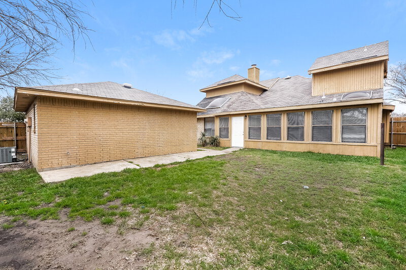 2,640/Mo, 2661 Danberry Ln Grand Prairie, TX 75052 Rear View