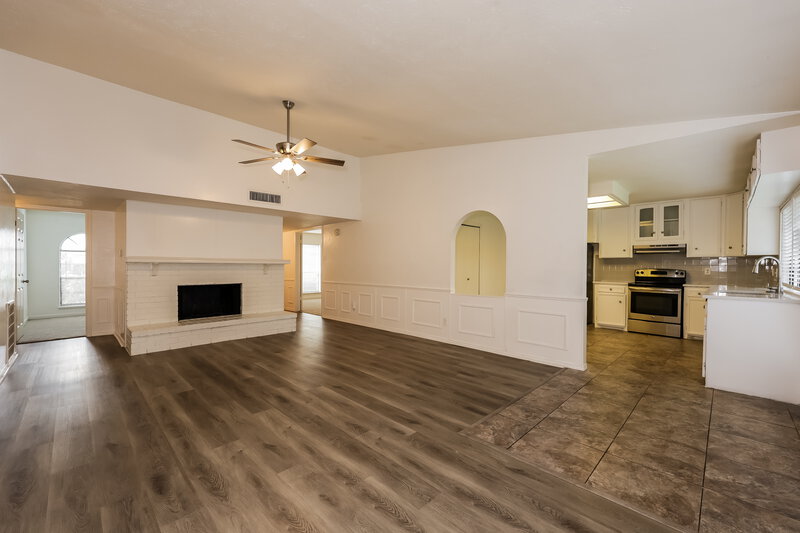 2,100/Mo, 2117 Blue Ridge Trail Grand Prairie, TX 75052 Living Room View 2