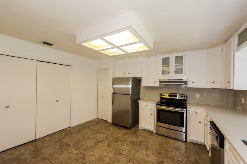2,100/Mo, 2117 Blue Ridge Trail Grand Prairie, TX 75052 Kitchen View