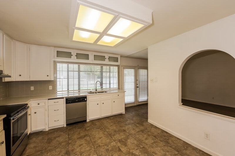 2,100/Mo, 2117 Blue Ridge Trail Grand Prairie, TX 75052 Kitchen View 3