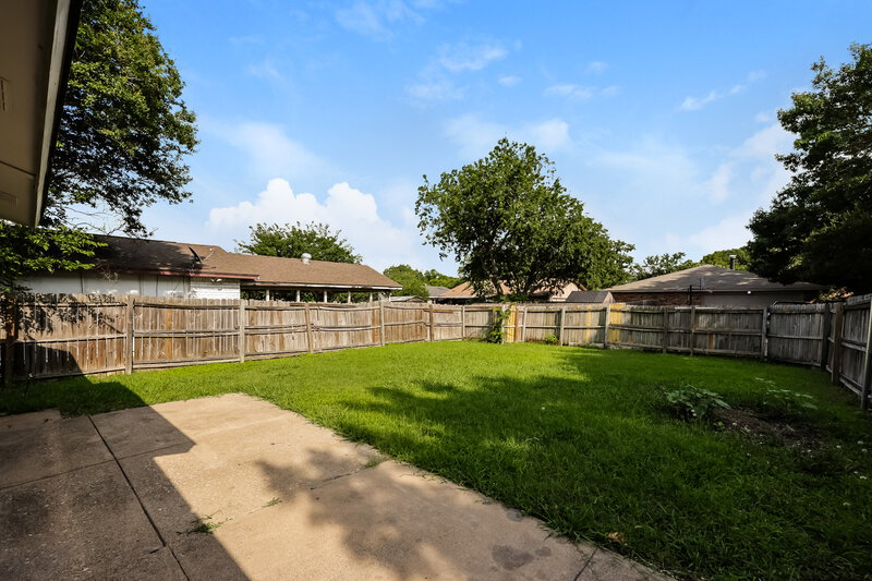 2,100/Mo, 2117 Blue Ridge Trail Grand Prairie, TX 75052 Rear View