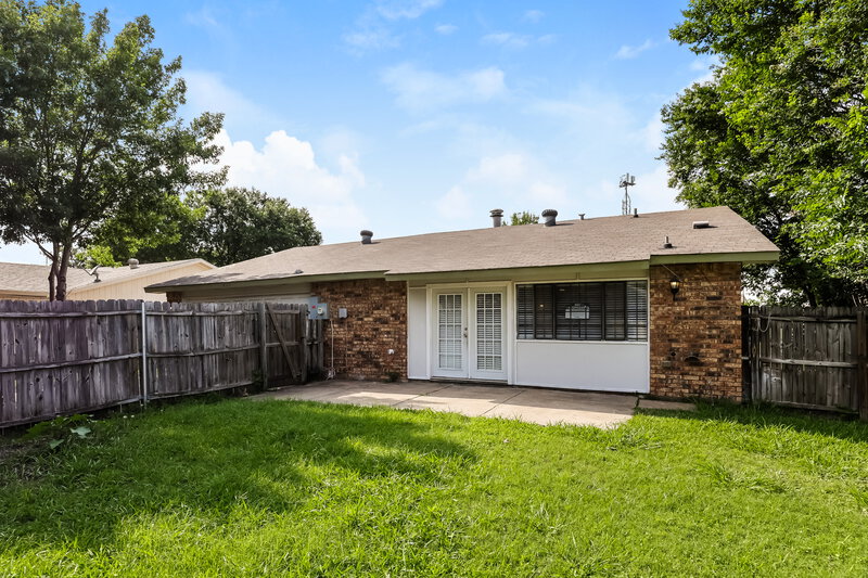 2,100/Mo, 2117 Blue Ridge Trail Grand Prairie, TX 75052 Rear View 2