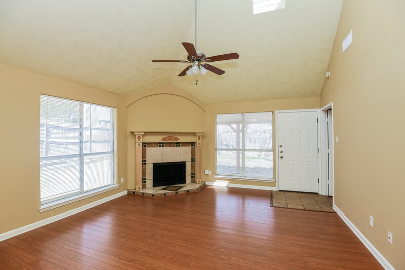 2,415/Mo, 3046 Rustlewind Ln Grand Prairie, TX 75052 Living Room View