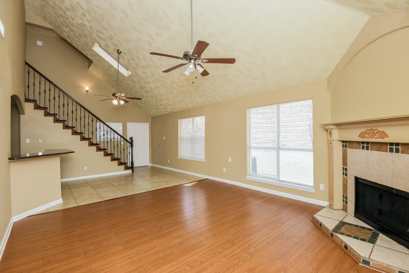 2,415/Mo, 3046 Rustlewind Ln Grand Prairie, TX 75052 Living Room View 2