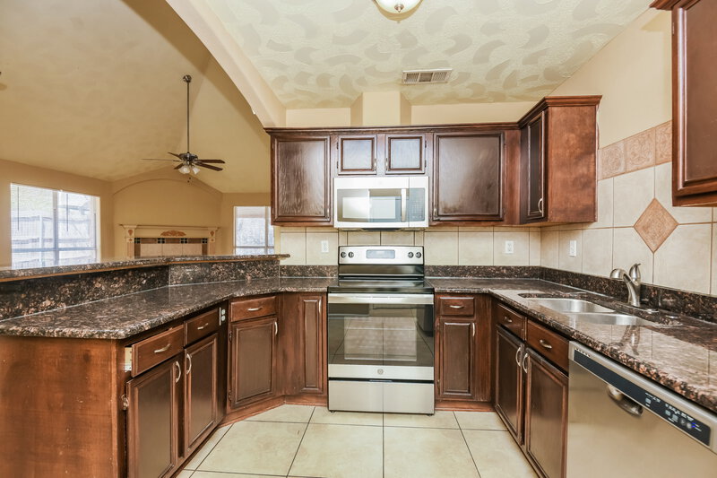 2,415/Mo, 3046 Rustlewind Ln Grand Prairie, TX 75052 Kitchen View