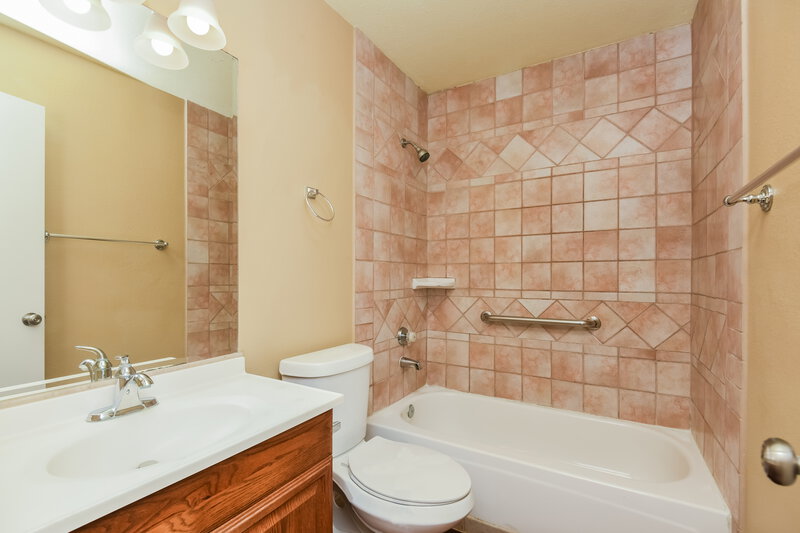 2,415/Mo, 3046 Rustlewind Ln Grand Prairie, TX 75052 Bathroom View