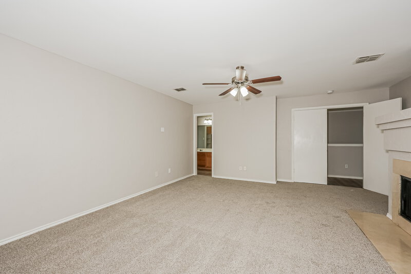 1,715/Mo, 3149 Pine Valley Dr Grand Prairie, TX 75052 Main Bedroom View