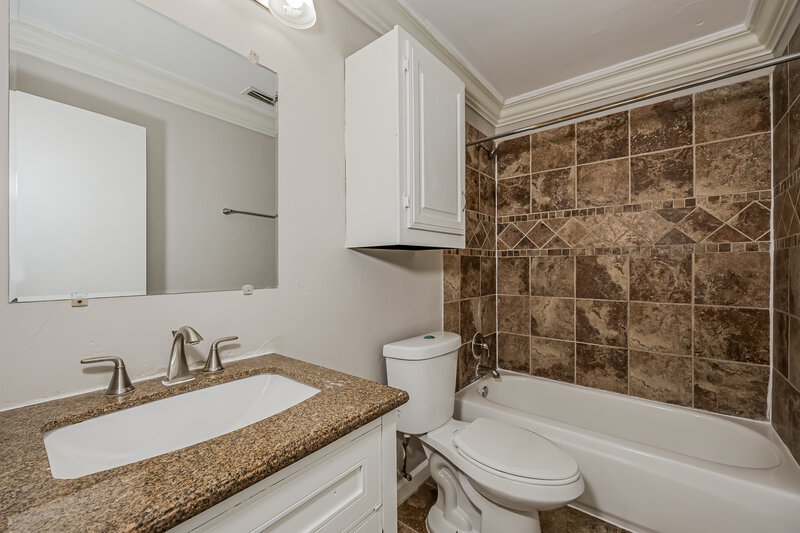 1,715/Mo, 3149 Pine Valley Dr Grand Prairie, TX 75052 Bathroom View