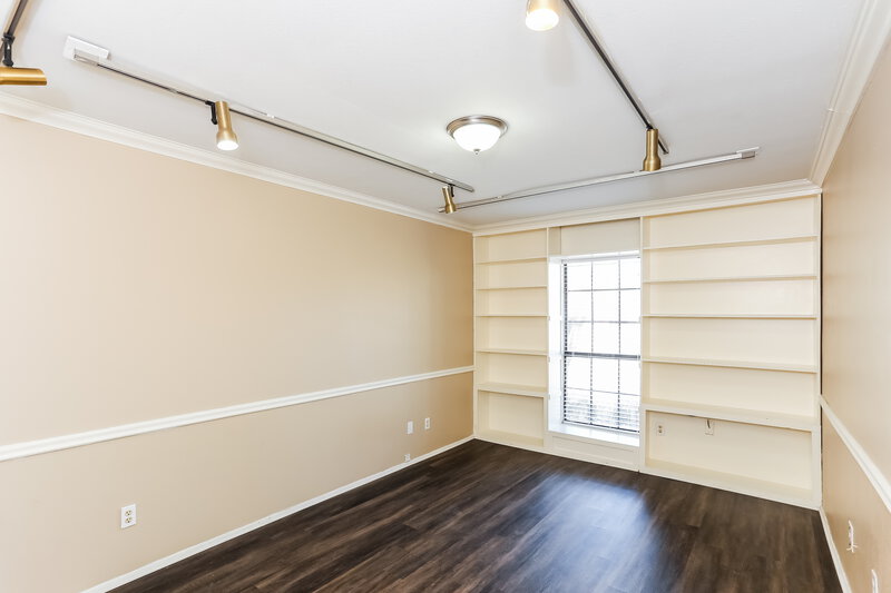 2,410/Mo, 2105 Burrows Trail Grand Prairie, TX 75052 Amenities View