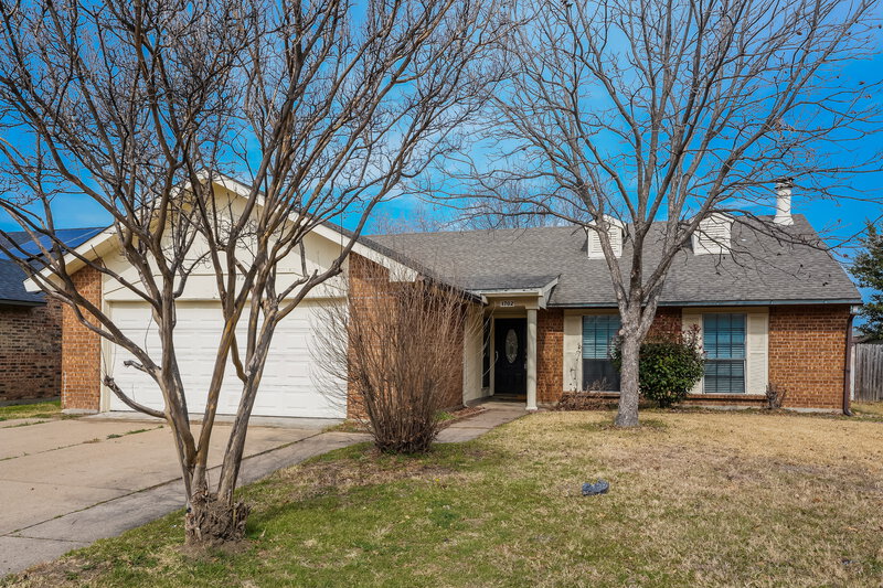 2,075/Mo, 1702 Clark Trail Grand Prairie, TX 75052 External View