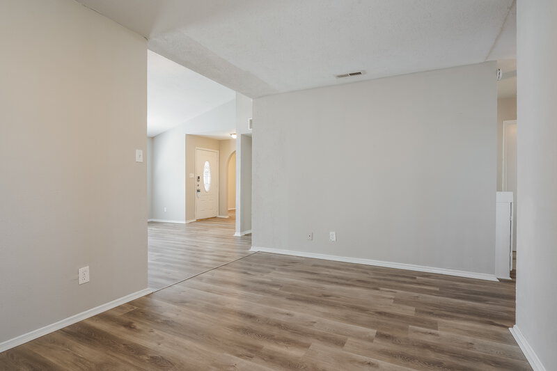 2,075/Mo, 1702 Clark Trail Grand Prairie, TX 75052 Dining Room View