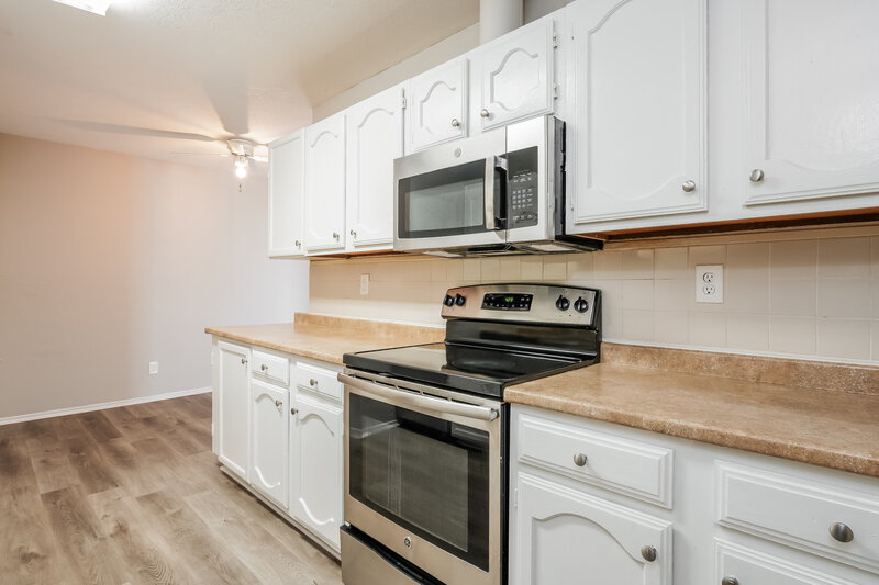 2,075/Mo, 1702 Clark Trail Grand Prairie, TX 75052 Kitchen View