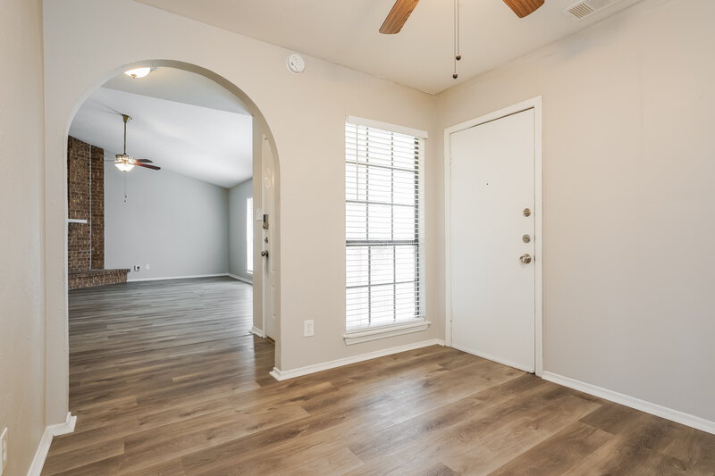 2,075/Mo, 1702 Clark Trail Grand Prairie, TX 75052 Office View