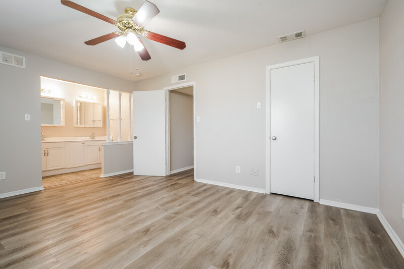 2,075/Mo, 1702 Clark Trail Grand Prairie, TX 75052 Main Bedroom View