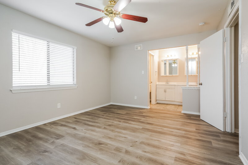 2,075/Mo, 1702 Clark Trail Grand Prairie, TX 75052 Main Bedroom View 2