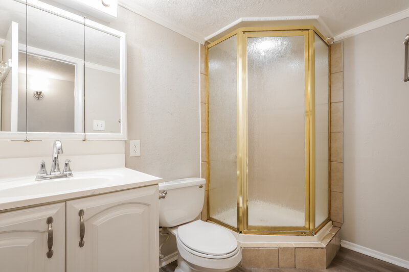 2,075/Mo, 1702 Clark Trail Grand Prairie, TX 75052 Bathroom View
