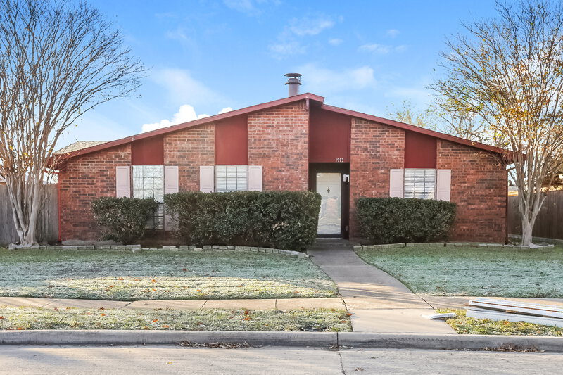 1,950/Mo, 1913 Sandra Ln Grand Prairie, TX 75052 External View
