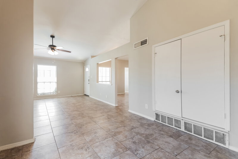 2,005/Mo, 5609 Powers St The Colony, TX 75056 Dining Room View 2