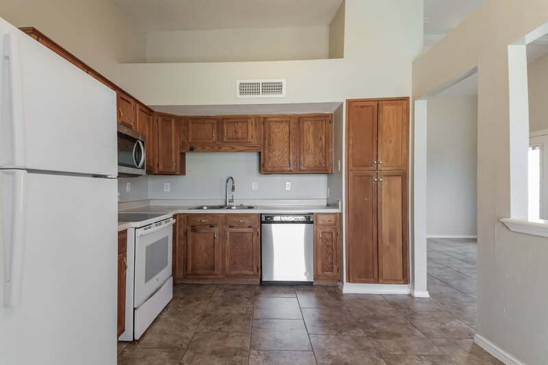 2,005/Mo, 5609 Powers St The Colony, TX 75056 Kitchen View 3