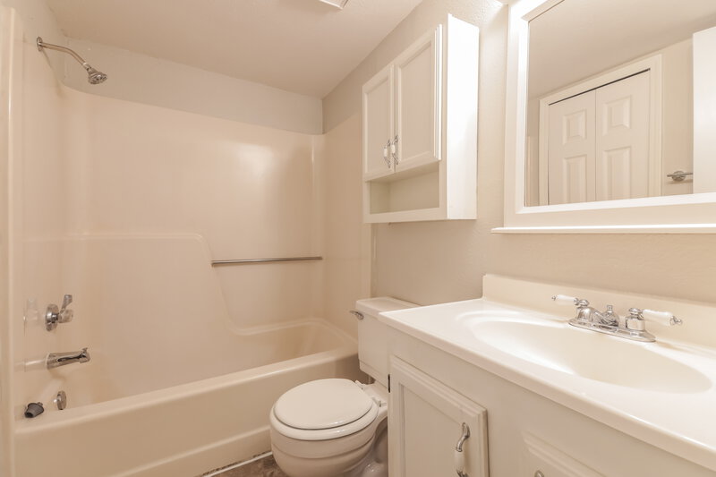 2,005/Mo, 5609 Powers St The Colony, TX 75056 Bathroom View 2