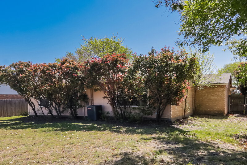 2,005/Mo, 5609 Powers St The Colony, TX 75056 Rear View