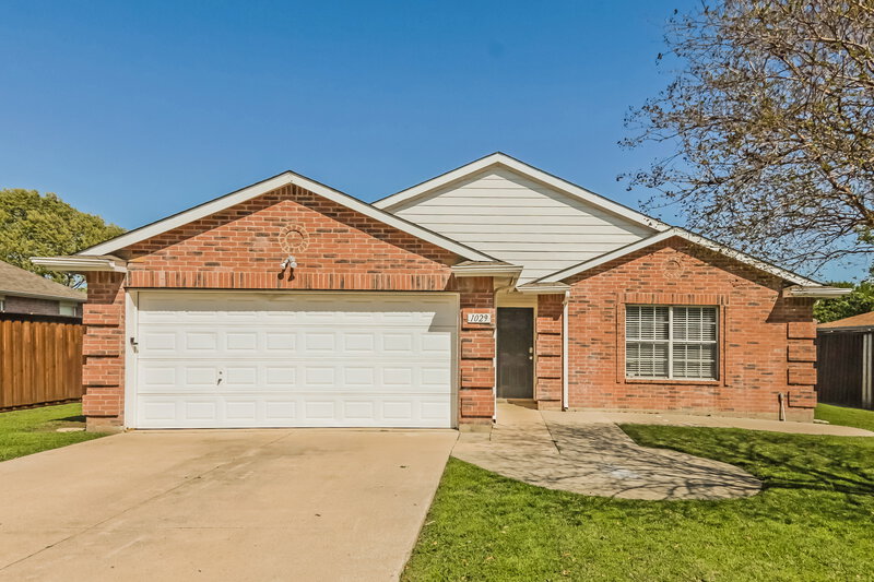 2,015/Mo, 1029 Lakeview Ct Little Elm, TX 75068 External View