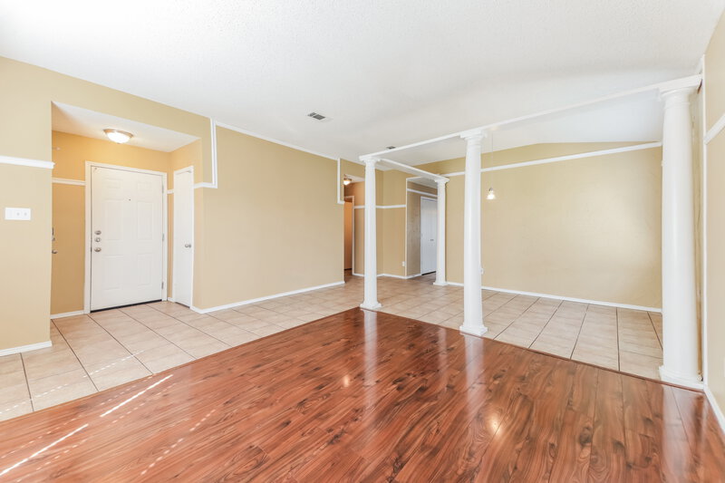 2,015/Mo, 1029 Lakeview Ct Little Elm, TX 75068 Living Room View 2