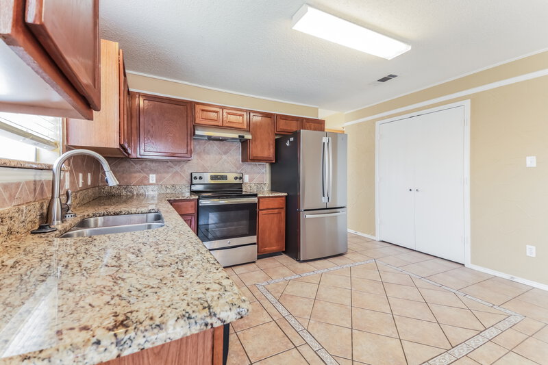 2,015/Mo, 1029 Lakeview Ct Little Elm, TX 75068 Kitchen View 2