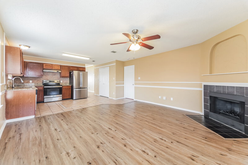 2,015/Mo, 1029 Lakeview Ct Little Elm, TX 75068 Family Room View