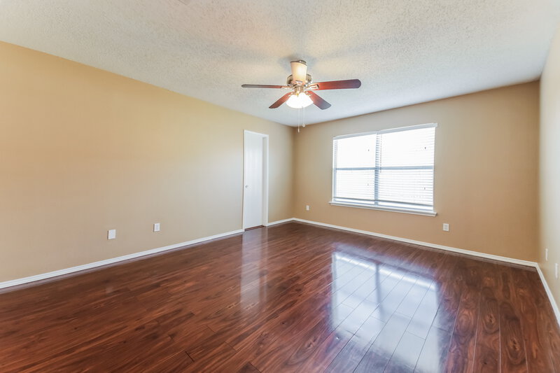 2,015/Mo, 1029 Lakeview Ct Little Elm, TX 75068 Main Bedroom View