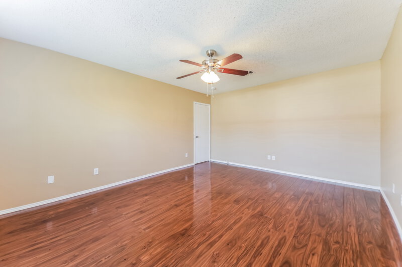 2,015/Mo, 1029 Lakeview Ct Little Elm, TX 75068 Main Bedroom View 2