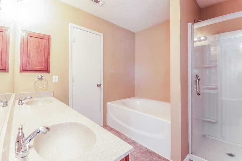 2,015/Mo, 1029 Lakeview Ct Little Elm, TX 75068 Main Bathroom View