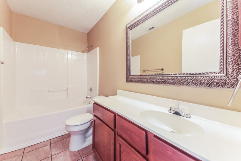 2,015/Mo, 1029 Lakeview Ct Little Elm, TX 75068 Bathroom View