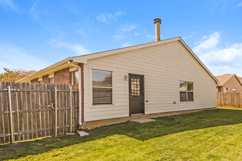 2,015/Mo, 1029 Lakeview Ct Little Elm, TX 75068 Rear View