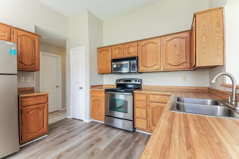 2,240/Mo, 9228 Willard St Rowlett, TX 75088 Kitchen View 2
